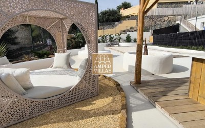 Fantastic villa with panoramic sea views.